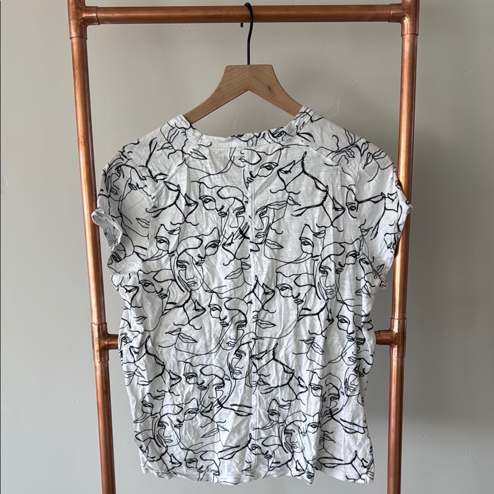 Banana Republic Black and White Graphic Polo T-Shirt - Picture 5 of 6